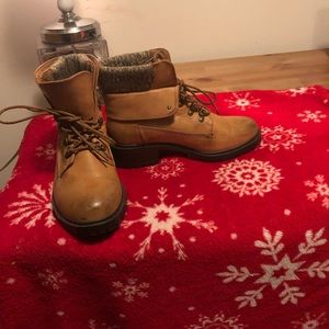 Tan combat boots. Wide